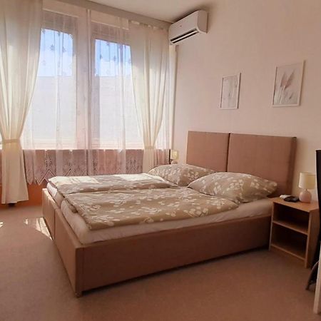 Hostel Prazacka Прага Екстер'єр фото