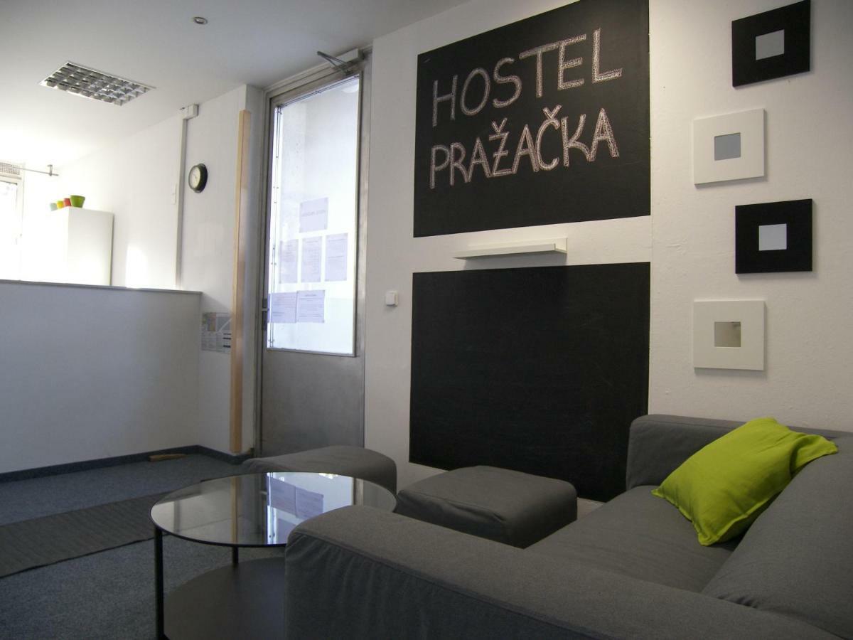 Hostel Prazacka Прага Екстер'єр фото